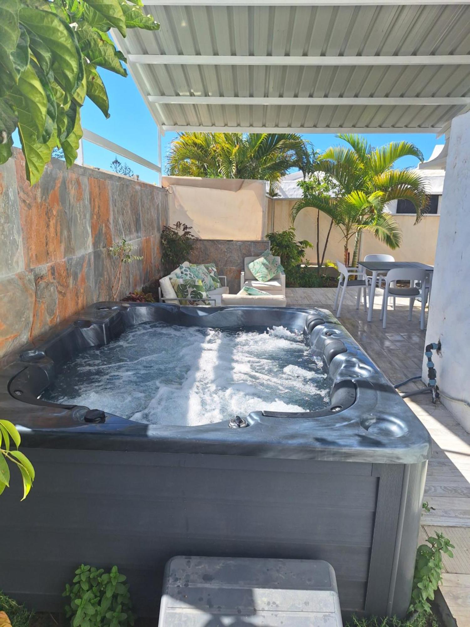 Bungalow 2-4 With Jacuzzi Appartement *